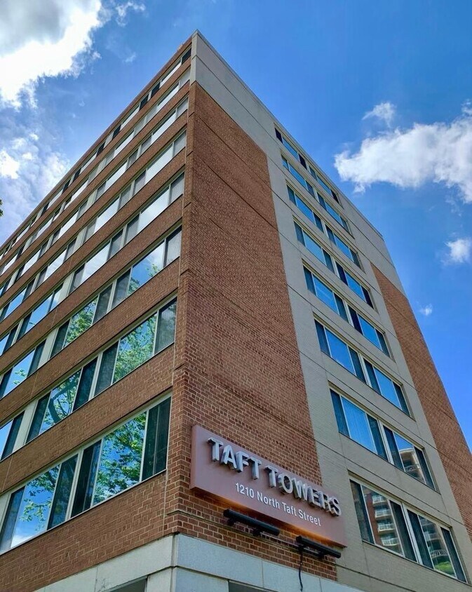 Foto principal - 1210 N Taft St