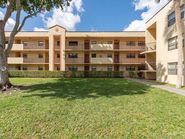 Foto del edificio - 3252 Foxcroft Rd