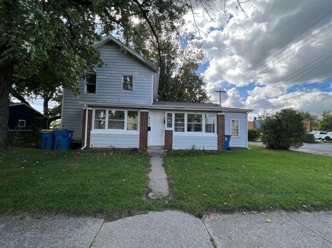 Building Photo - 415 E Broadway St