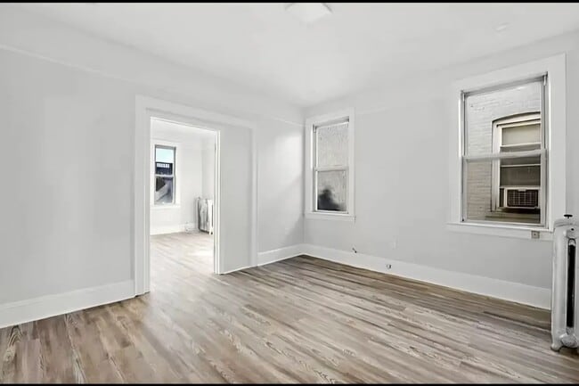 Foto del edificio - 35-11 92nd St
