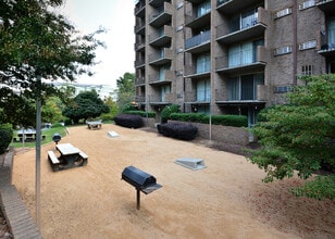 Outdoor games and grills - University Apartments Chapel Hill