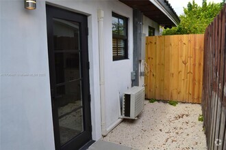 Building Photo - 3220 SW 93rd Pl