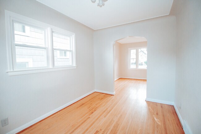 Building Photo - 3518 Almeda Dr