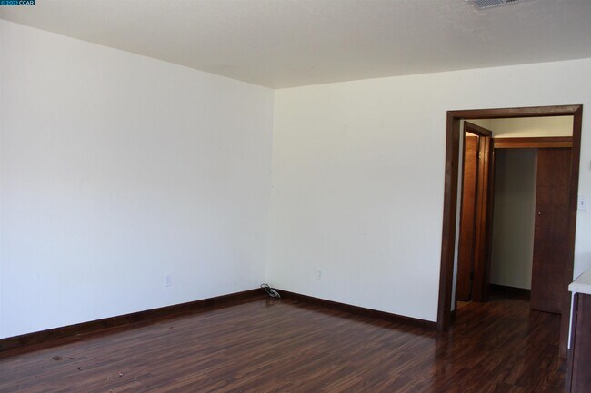 Building Photo - 137 Lake Ave