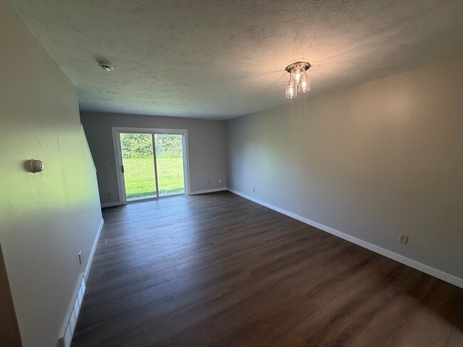 Building Photo - 1897 Apartment Dr