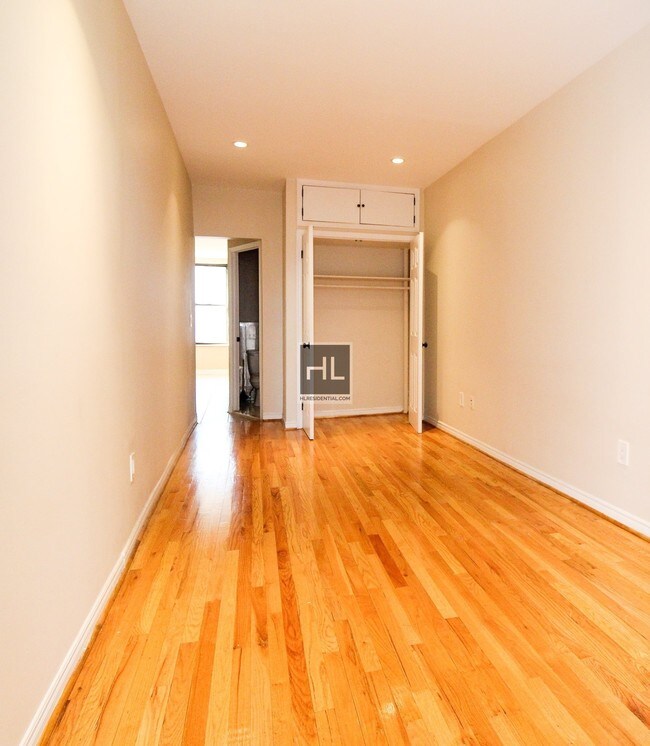 Building Photo - 724 Bergen St