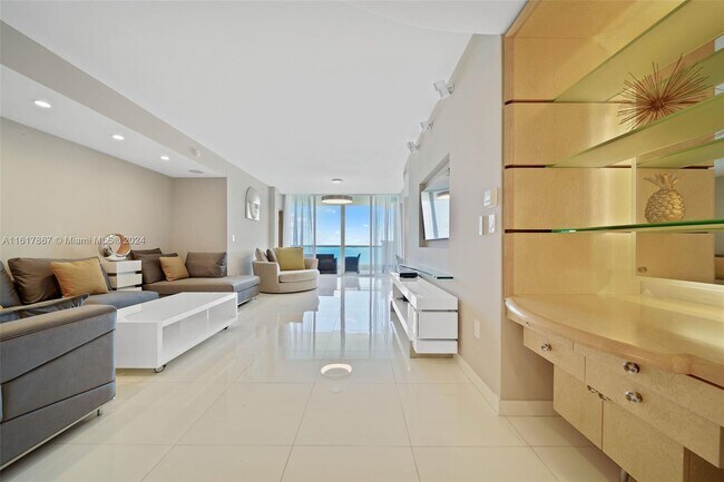 Foto del edificio - 17875 Collins Ave