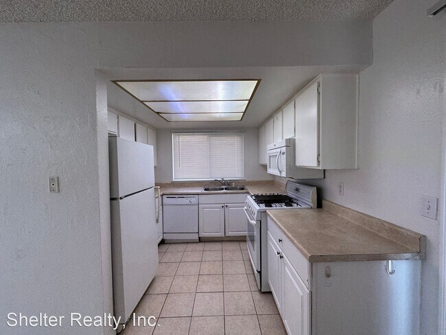 Building Photo - 2 br, 2 bath House - 2220 Tall Pine Drive