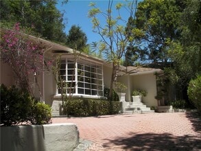 Building Photo - 123 N Glenroy Ave