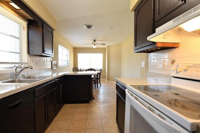 Foto del edificio - 7129 Turquoise Ln