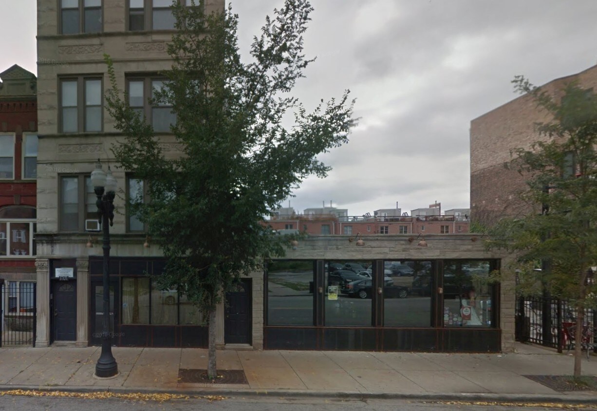 frontal view of the building - 1321 W Taylor St