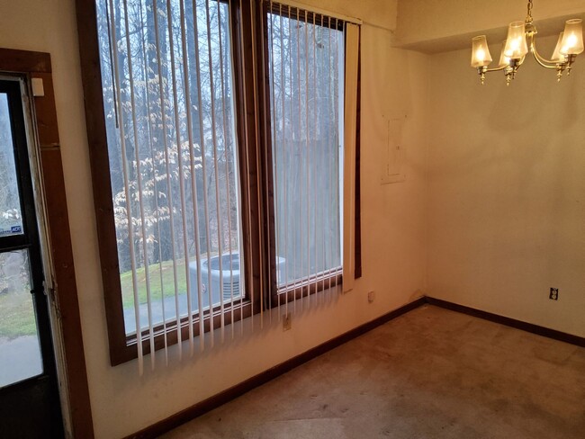 Building Photo - Clemmons Condo - Near 421!