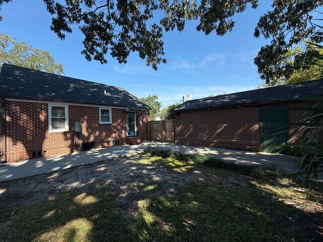 Building Photo - Full Renovated Cottage in Byrnes Downes