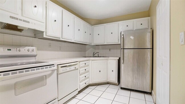 Foto del edificio - 3123 Oakland Shores Dr