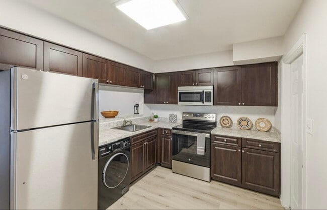 Photo - 121 Danube Ave Apartment