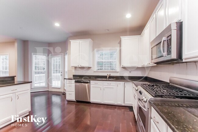 Foto del edificio - 2336 Equestrian Dr