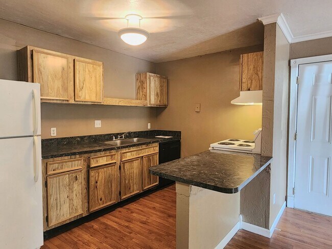 Building Photo - FOR RENT1 bedroom 1 bath condo first floor