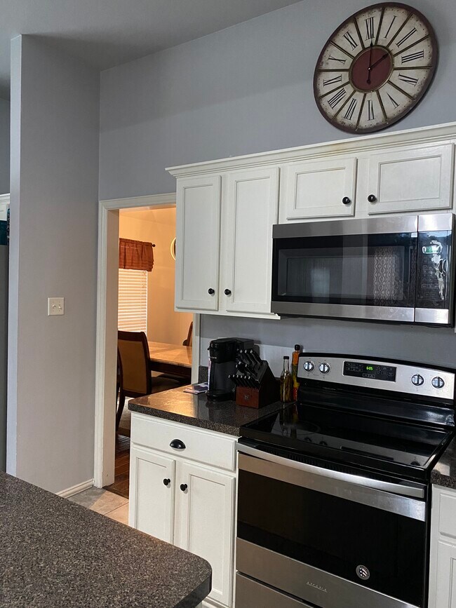 Kitchen - 616 Kari Anne Ln