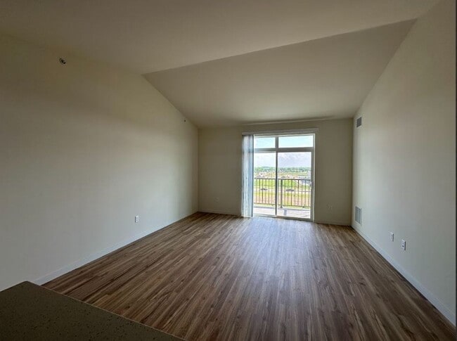 Interior Photo - Colorado Commons - 143 N Wildwood St