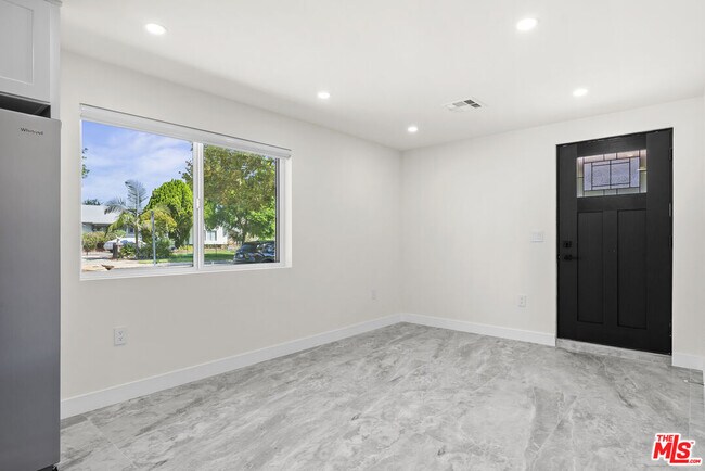 Building Photo - 16042 Knapp St