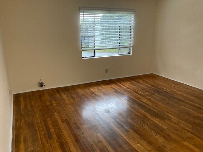 Foto del edificio - 2 Bedroom 1 Bath Duplex