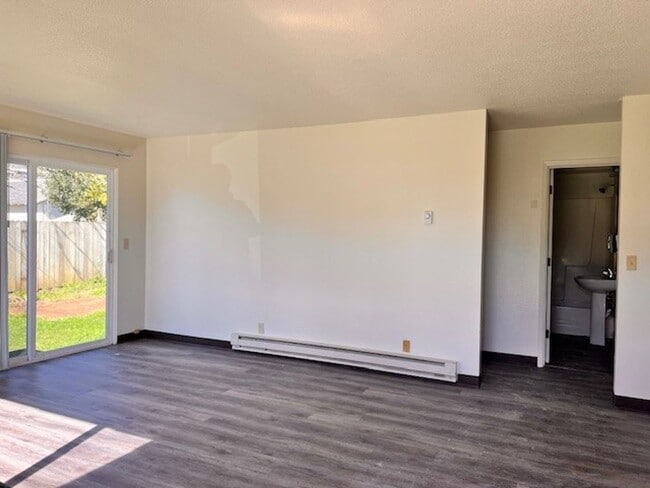 Building Photo - 0403 - Lewis Duplex