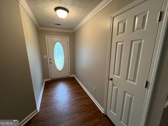 Building Photo - 3770 Oak Park Dr