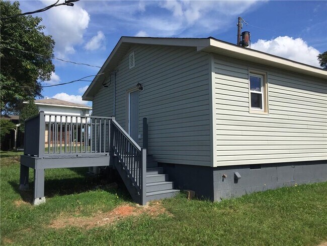 Foto del edificio - 104 S Ann St