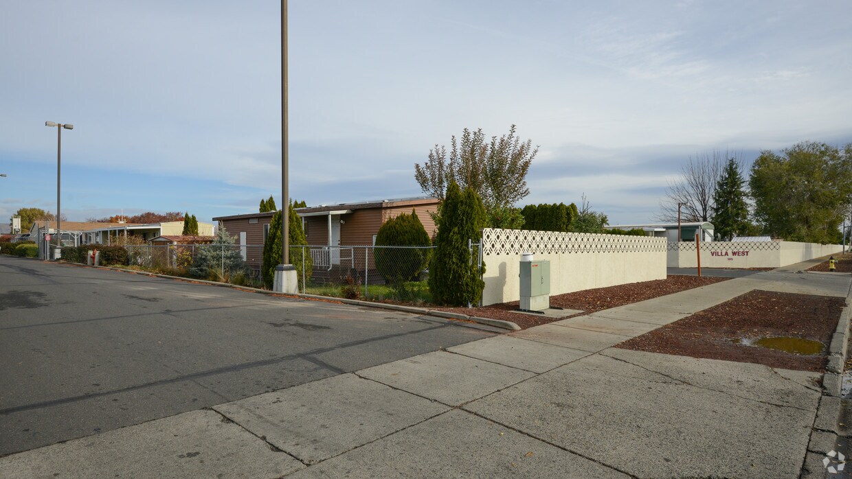 Primary Photo - 105 W Washington Ave