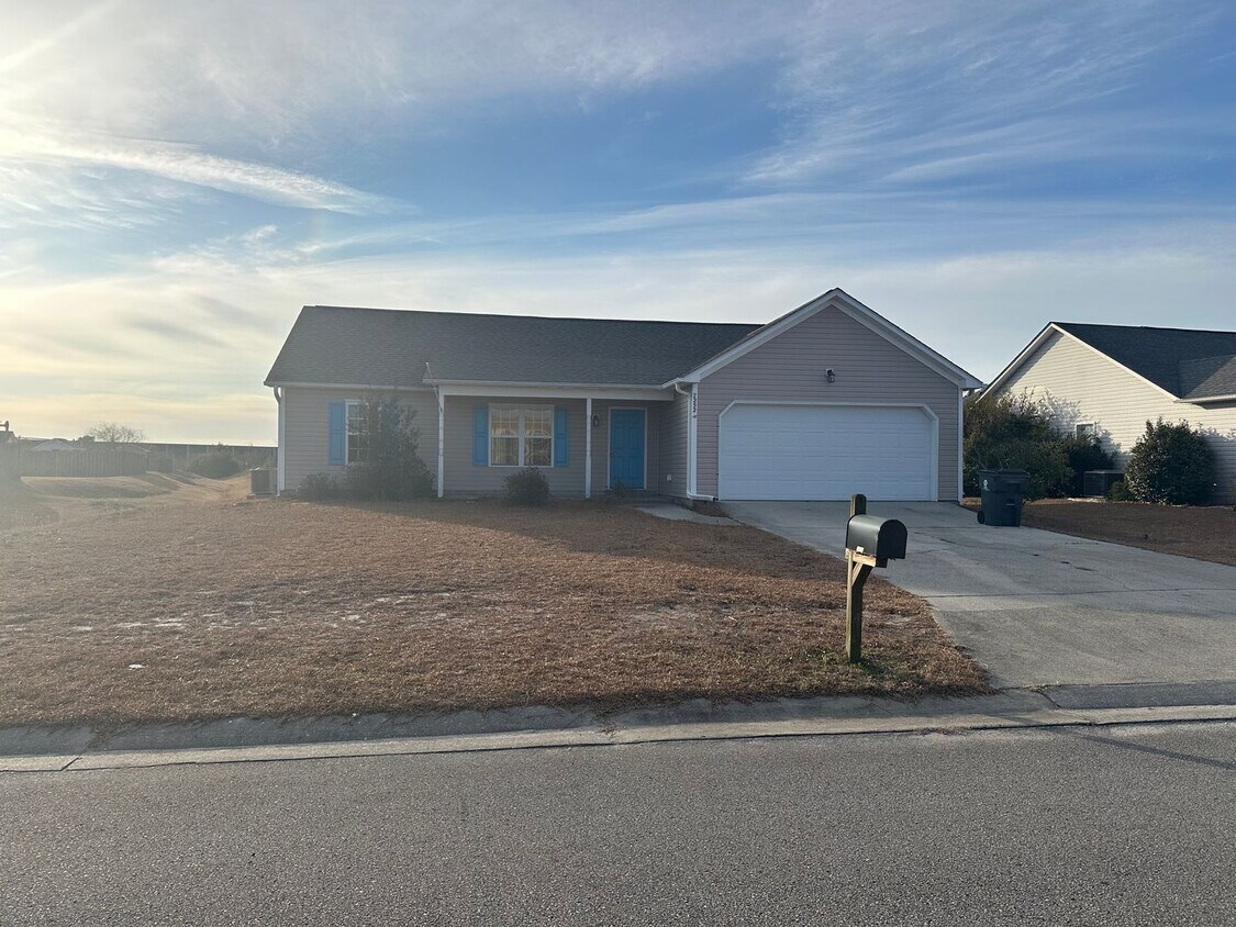 Building Photo - 3 bedroom 2 Bathroom Home