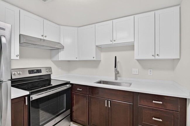 Building Photo - 975 9th Ave S