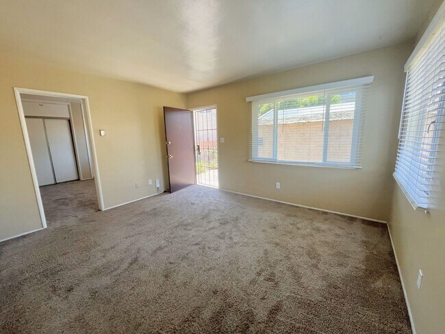 Building Photo - ***Move in Special***Normal Heights Duplex...