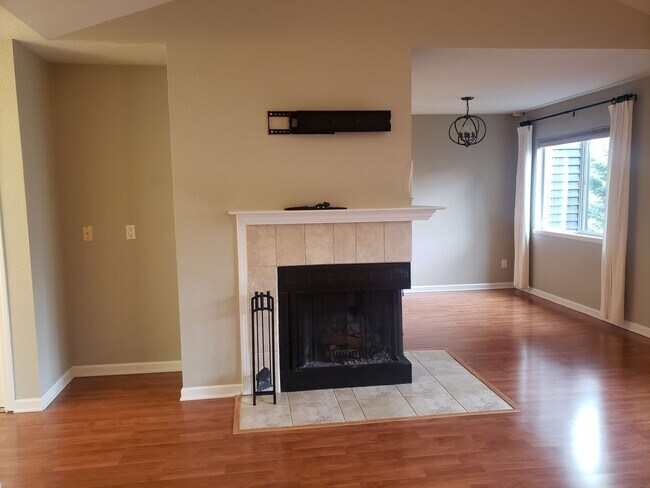 Building Photo - Updated Beaverton Condo in Murrayhill 2 be...