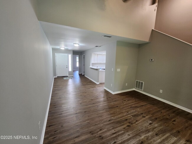 Foto del edificio - 7605 Melissa Ct N