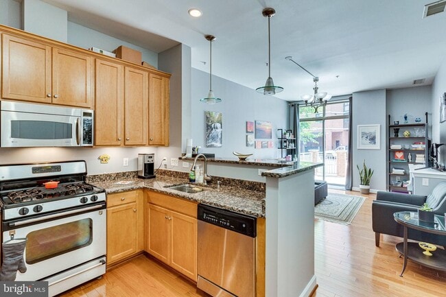 Building Photo - 1000 N Randolph St