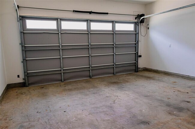 Foto del edificio - 7707 Jack Oak Ave
