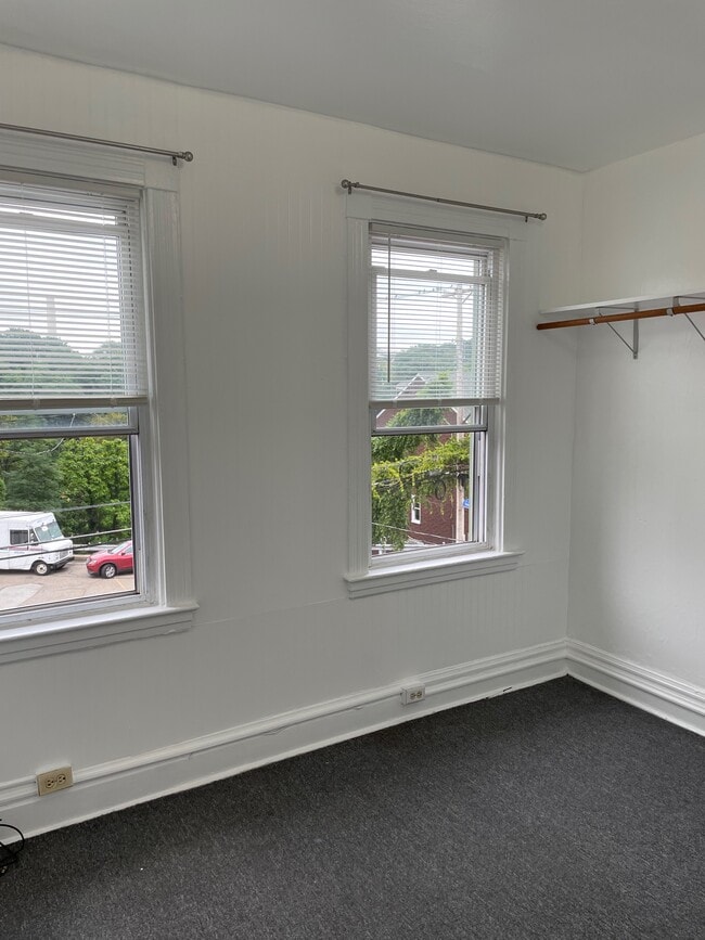 Building Photo - 362 S Bouquet St