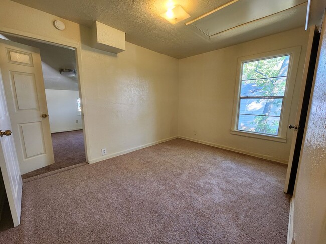 Foto del edificio - 1516 Lindsey St