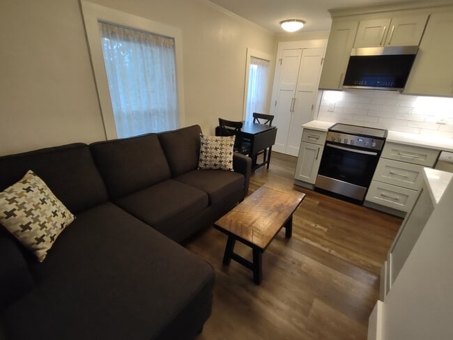 Living/Dining Area - 27 Rock St