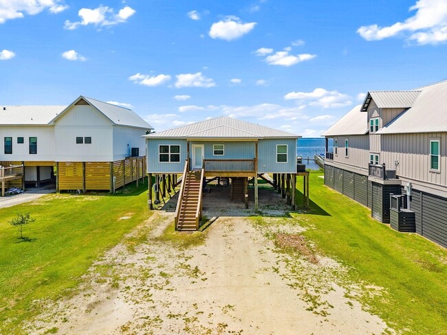Building Photo - 486 Beatrice Point Rd
