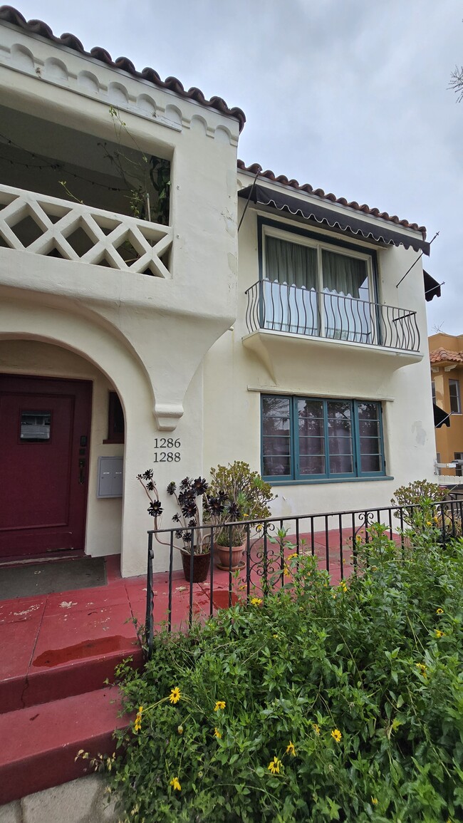 Building Photo - 1288 N Los Robles Ave