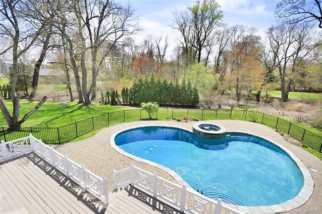 Foto del edificio - 5 Belaire Dr