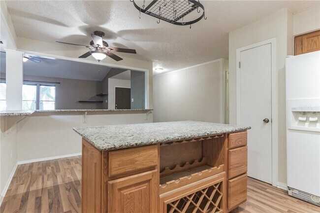 Foto del edificio - 4908 Hawkhaven Ln