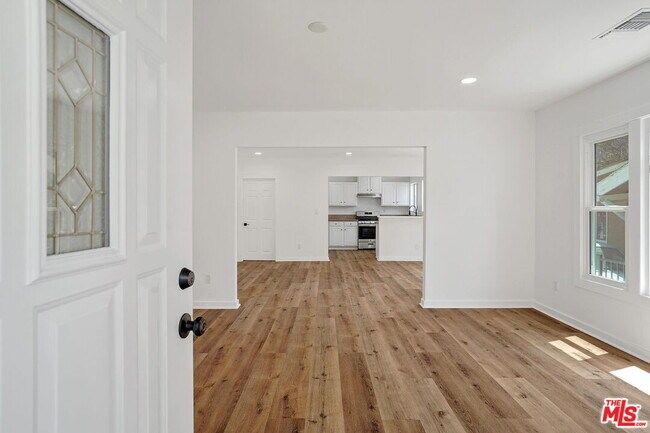 Building Photo - 5042 Hartwick St