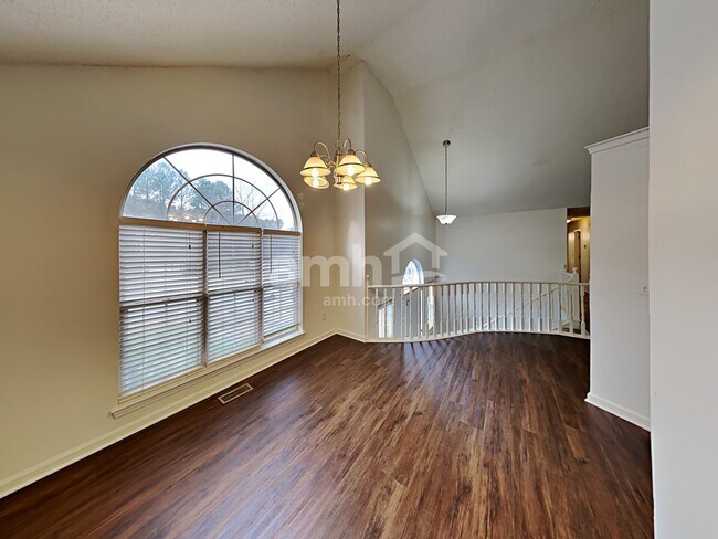 Foto del edificio - 652 Settlers Ridge Ln