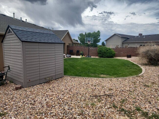 Building Photo - Northern View Subdivision Townhome