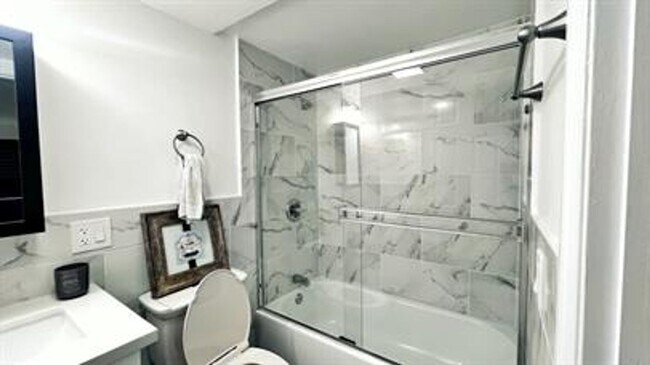 Foto del edificio - 759 N Caswell Ave