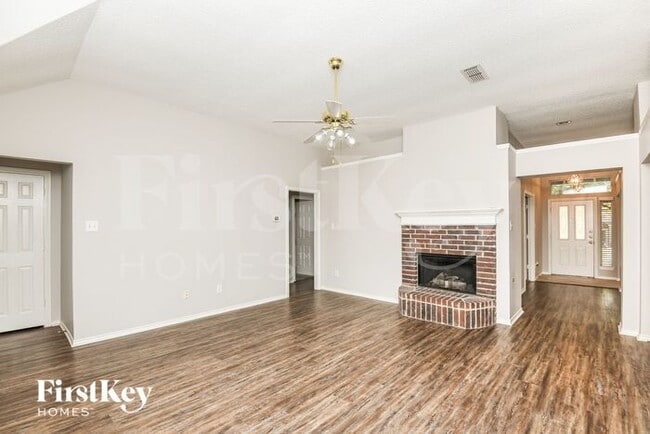 Building Photo - 4732 Lennon Ave