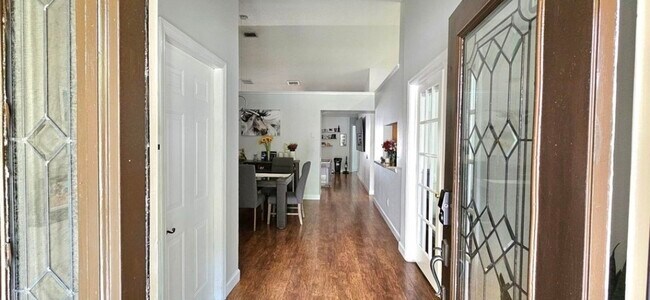 Foto del edificio - 310 Woodleaf Dr