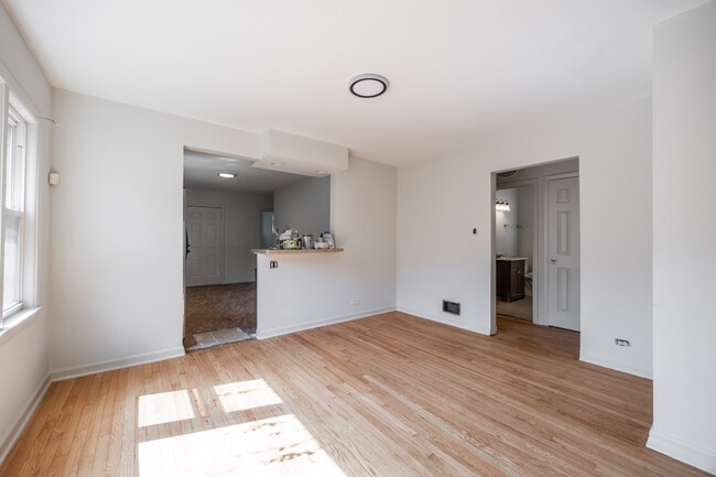 Building Photo - 1749 E 71st Pl